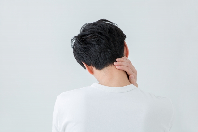 首の痛みとは